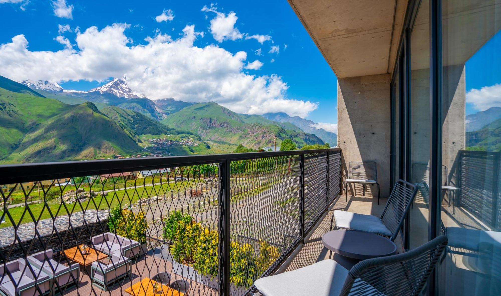 Step Inn - Kazbegi Exterior photo